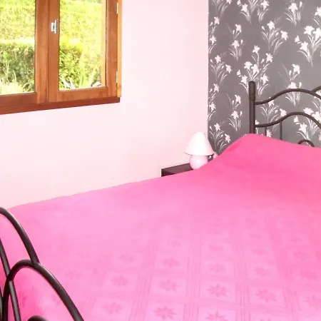 à Saint-gérons Avec Piscine Partagée Chalet