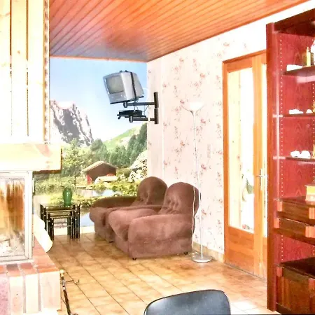 à Saint-gérons Avec Piscine Partagée