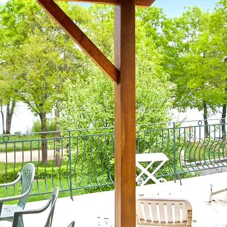 Chalet A Avec Piscine Partagee