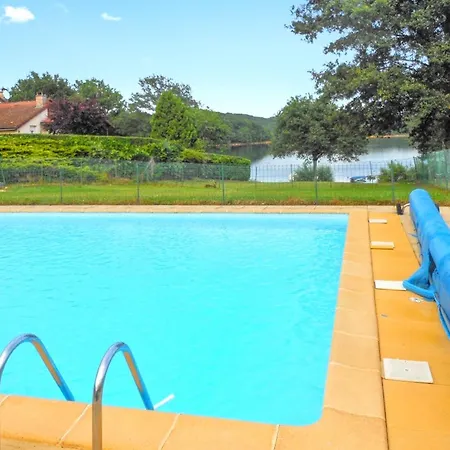 Chalet A Avec Piscine Partagee