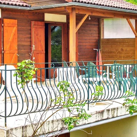 A Avec Piscine Partagee *