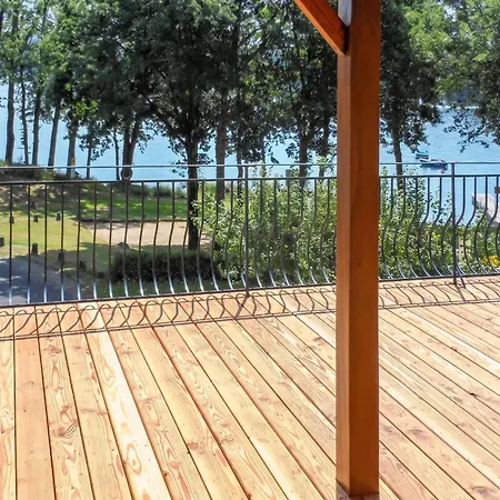 Chalet A Avec Piscine Partagee *