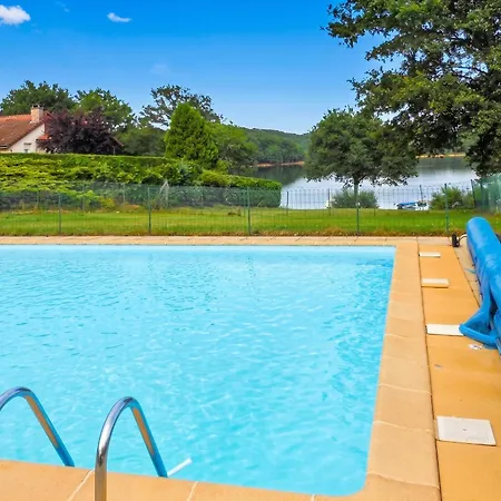 à Saint-gérons Avec Piscine Partagée *